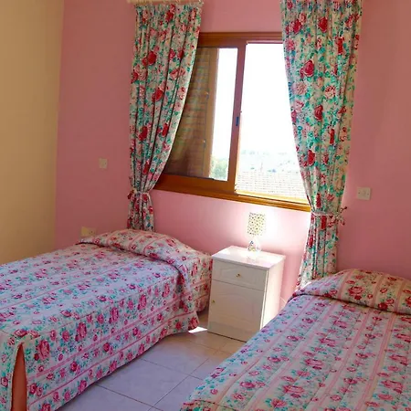 Apartment Tsada 2 Bedroom Tsadha